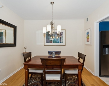 807 Davis Street - Photo Thumbnail 8