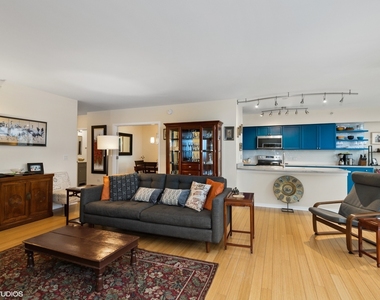 807 Davis Street - Photo Thumbnail 3