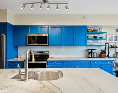 807 Davis Street - Photo Thumbnail 9
