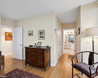 807 Davis Street - Photo Thumbnail 14