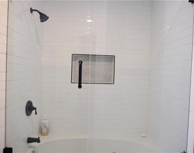 200 Renaissance Parkway Ne - Photo Thumbnail 9