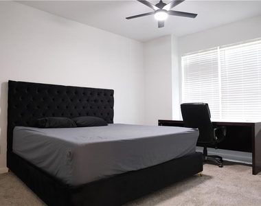 200 Renaissance Parkway Ne - Photo Thumbnail 5