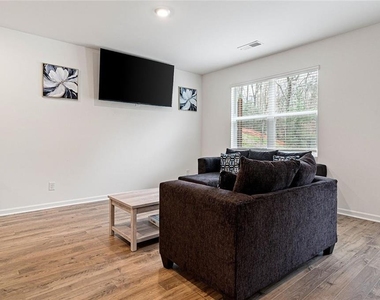 1396 Sweetshrub Place - Photo Thumbnail 7