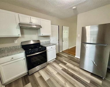 1048 Washington Street - Photo Thumbnail 6