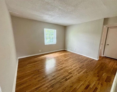 1048 Washington Street - Photo Thumbnail 2