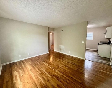1048 Washington Street - Photo Thumbnail 4