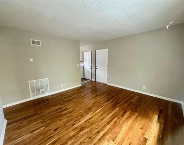 1048 Washington Street - Photo Thumbnail 3