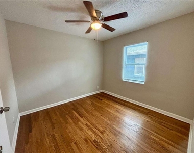 1048 Washington Street - Photo Thumbnail 9