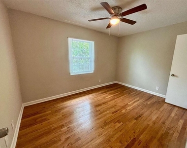 1048 Washington Street - Photo Thumbnail 7