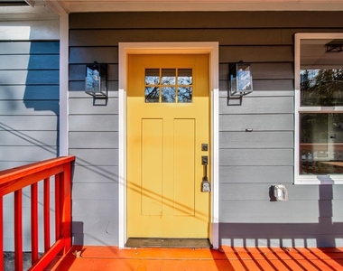 1683 Kenmore Street Sw - Photo Thumbnail 5