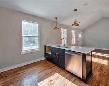1683 Kenmore Street Sw - Photo Thumbnail 13