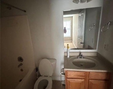 107 E Paces Drive - Photo Thumbnail 8