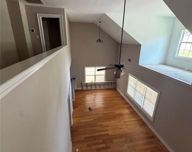 107 E Paces Drive - Photo Thumbnail 1