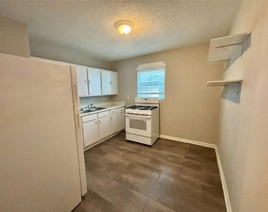 1048 Washington Street - Photo Thumbnail 4
