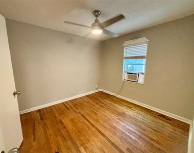 1048 Washington Street - Photo Thumbnail 9