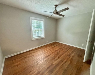 1048 Washington Street - Photo Thumbnail 6