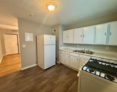 1048 Washington Street - Photo Thumbnail 5