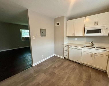 1048 Washington Street - Photo Thumbnail 5