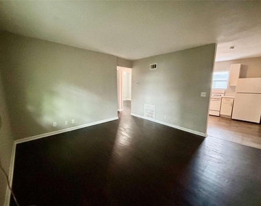 1048 Washington Street - Photo Thumbnail 2