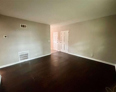1048 Washington Street - Photo Thumbnail 3