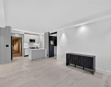 2285 Peachtree Road Ne - Photo Thumbnail 4