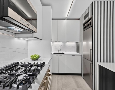 2285 Peachtree Road Ne - Photo Thumbnail 6