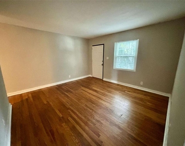 1048 Washington Street - Photo Thumbnail 3