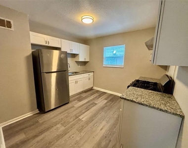 1048 Washington Street - Photo Thumbnail 4