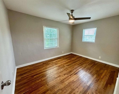 1048 Washington Street - Photo Thumbnail 7