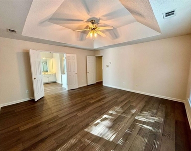 10920 Glenbarr Drive - Photo Thumbnail 12