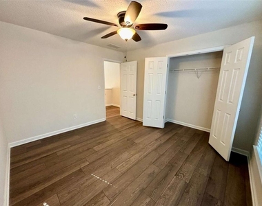 10920 Glenbarr Drive - Photo Thumbnail 17