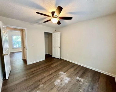 10920 Glenbarr Drive - Photo Thumbnail 23