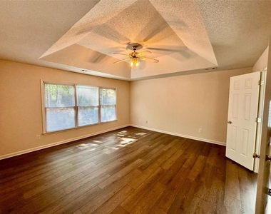 10920 Glenbarr Drive - Photo Thumbnail 11