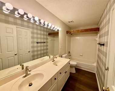 10920 Glenbarr Drive - Photo Thumbnail 18