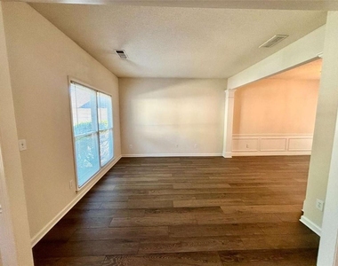 10920 Glenbarr Drive - Photo Thumbnail 4