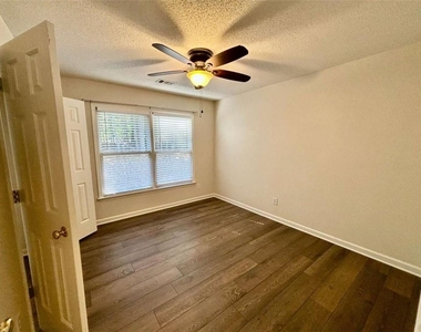 10920 Glenbarr Drive - Photo Thumbnail 16
