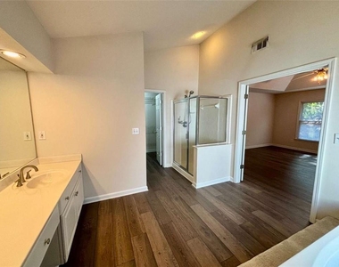 10920 Glenbarr Drive - Photo Thumbnail 14
