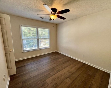 10920 Glenbarr Drive - Photo Thumbnail 19