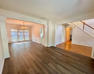 10920 Glenbarr Drive - Photo Thumbnail 2