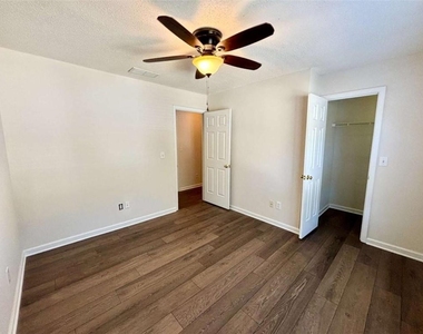 10920 Glenbarr Drive - Photo Thumbnail 20