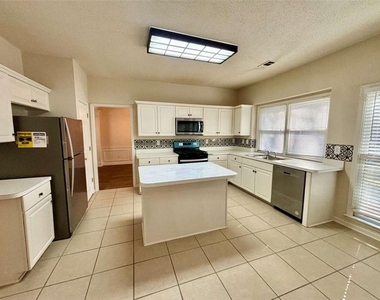 10920 Glenbarr Drive - Photo Thumbnail 9