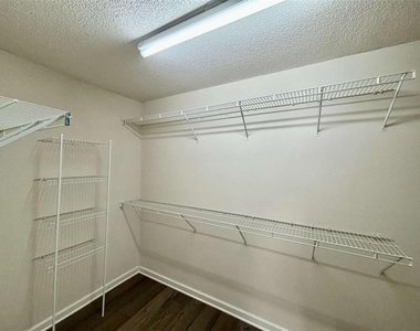10920 Glenbarr Drive - Photo Thumbnail 15