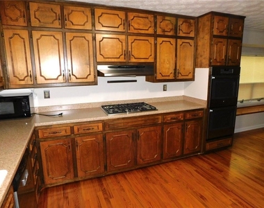 626 Indian Hills Parkway - Photo Thumbnail 8