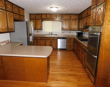 626 Indian Hills Parkway - Photo Thumbnail 6
