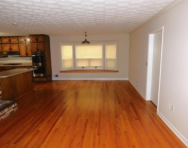 626 Indian Hills Parkway - Photo Thumbnail 4