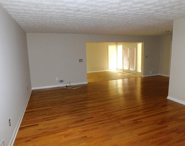 626 Indian Hills Parkway - Photo Thumbnail 3