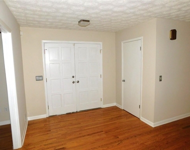 626 Indian Hills Parkway - Photo Thumbnail 2