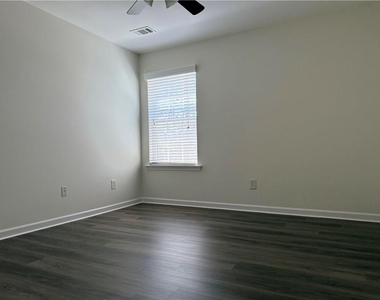 6245 Smoke Ridge Lane - Photo Thumbnail 10