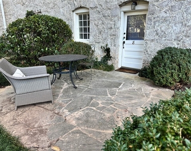 2544 Peachtree Road Nw - Photo Thumbnail 1