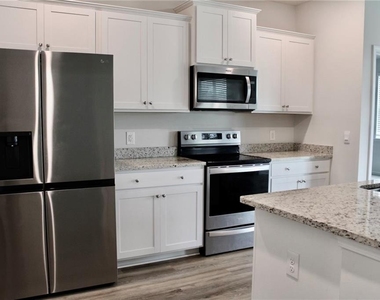 102 Fremont Lane - Photo Thumbnail 9